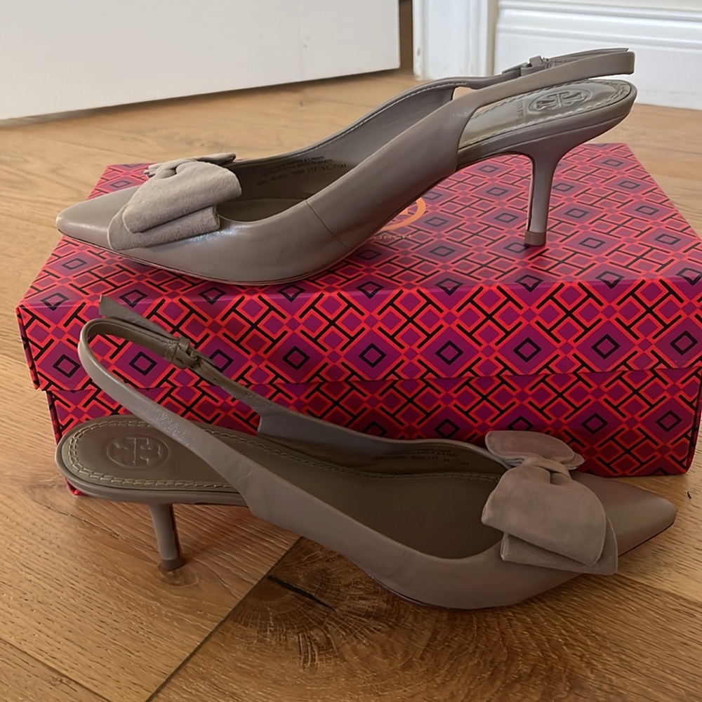 Tory Burch Grey kitten heel with a bow - Picture 3 of 5